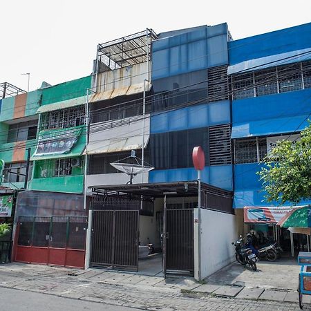 RedDoorz @ Jalan Biak Roxy Dżakarta Zewnętrze zdjęcie