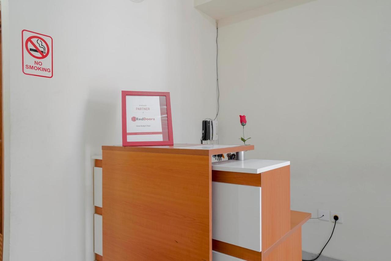 RedDoorz @ Jalan Biak Roxy Dżakarta Zewnętrze zdjęcie