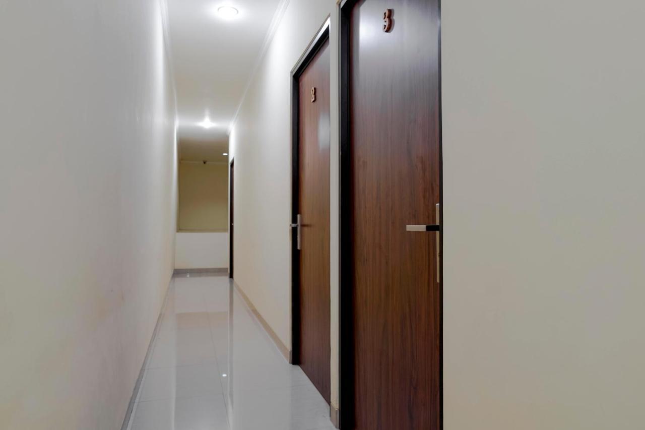RedDoorz @ Jalan Biak Roxy Dżakarta Zewnętrze zdjęcie