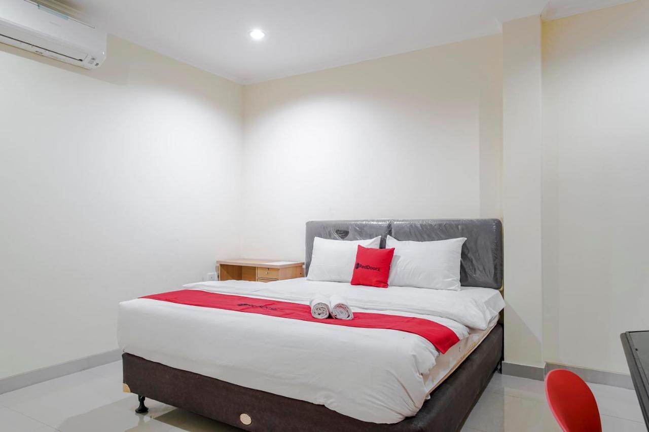 RedDoorz @ Jalan Biak Roxy Dżakarta Zewnętrze zdjęcie