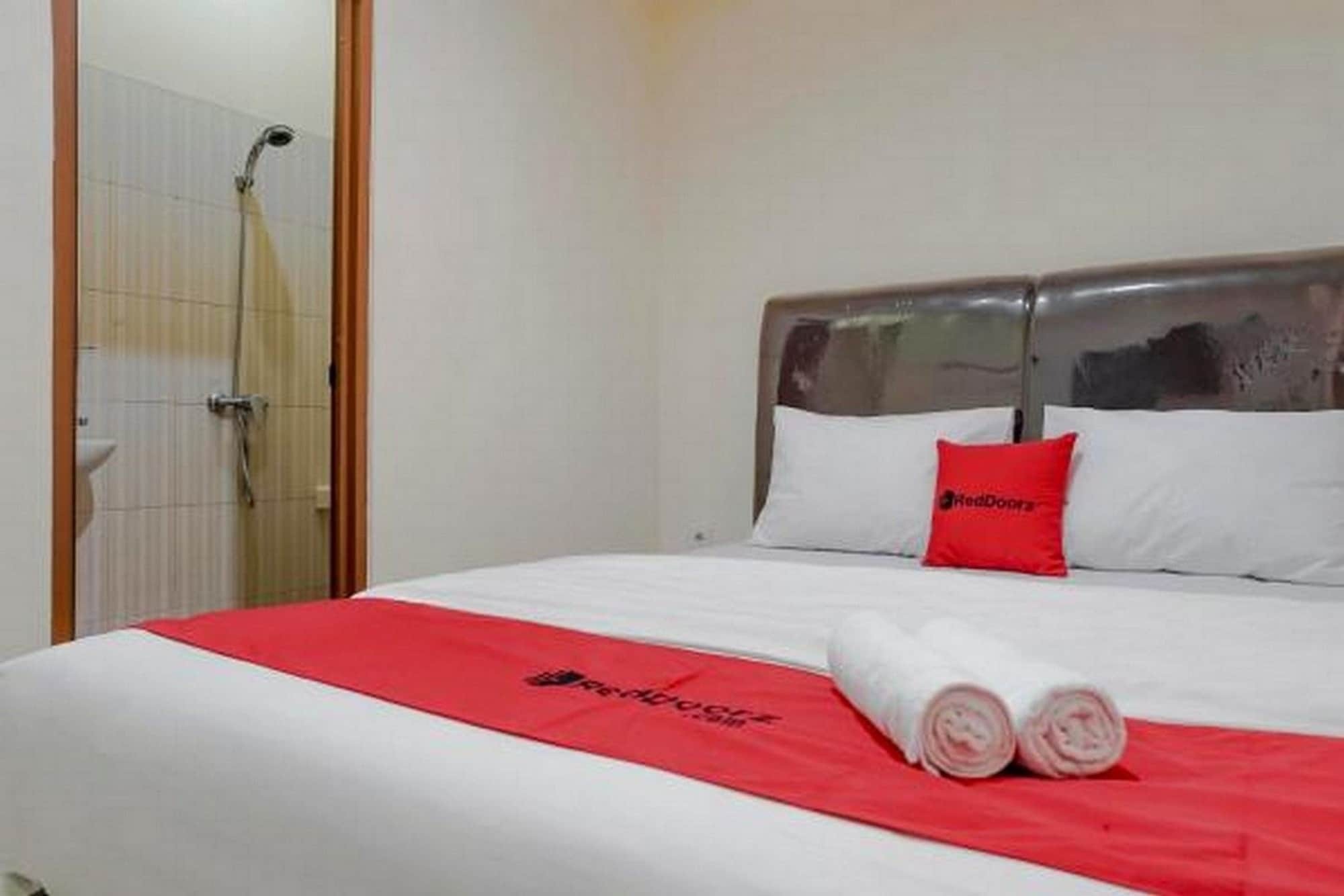 RedDoorz @ Jalan Biak Roxy Dżakarta Zewnętrze zdjęcie