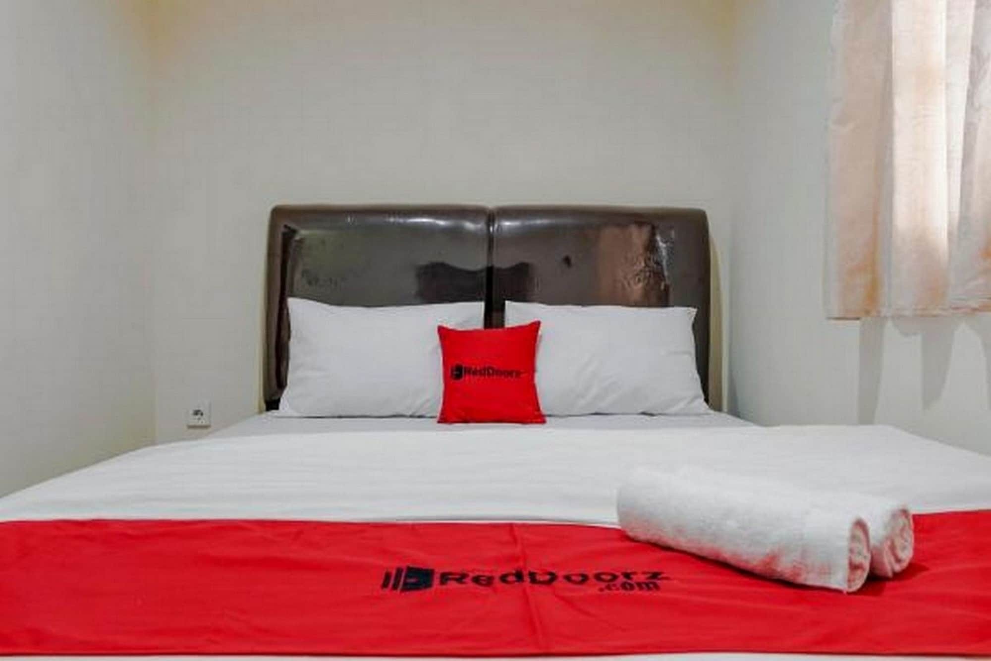 RedDoorz @ Jalan Biak Roxy Dżakarta Zewnętrze zdjęcie