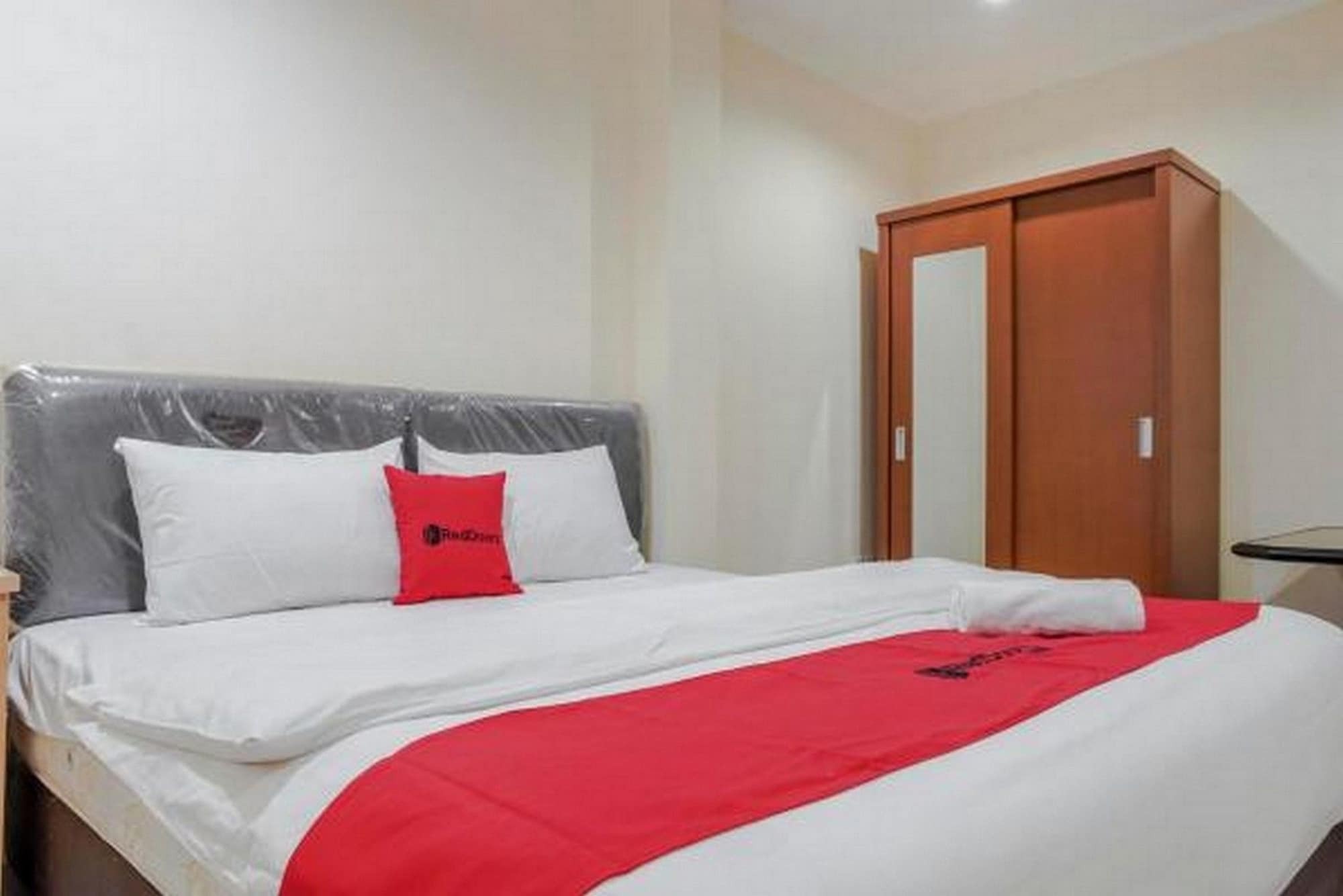 RedDoorz @ Jalan Biak Roxy Dżakarta Zewnętrze zdjęcie