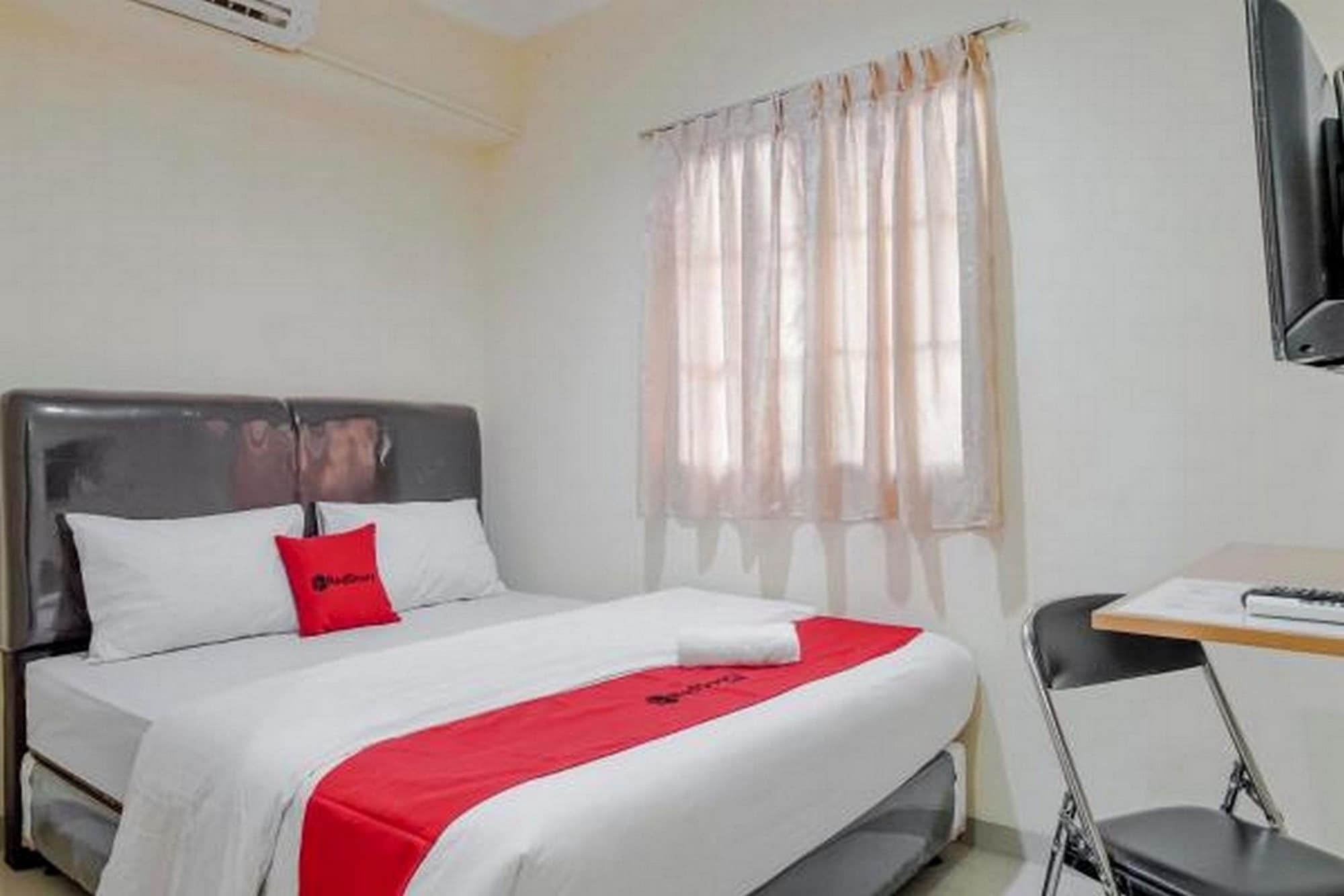 RedDoorz @ Jalan Biak Roxy Dżakarta Zewnętrze zdjęcie